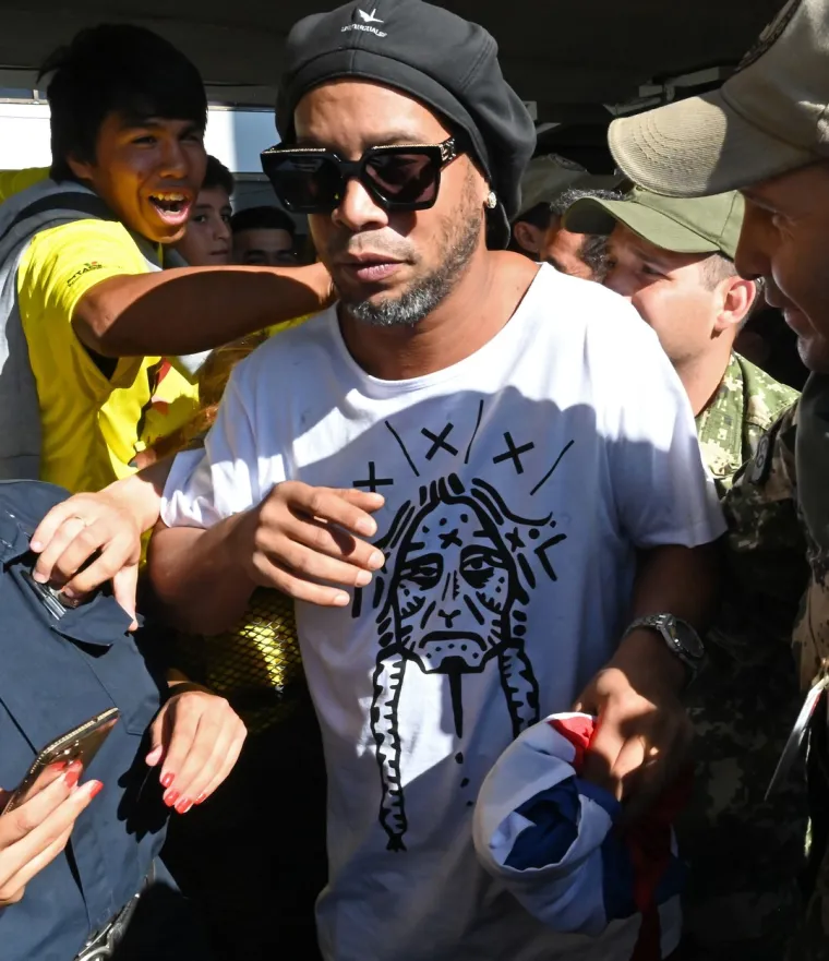 [FOTO] RONALDINHU STVARNO OVO NIJE TREBALO: Osramotio se pred čitavim svijetom; Ovi prizori upravo obilaze planetu