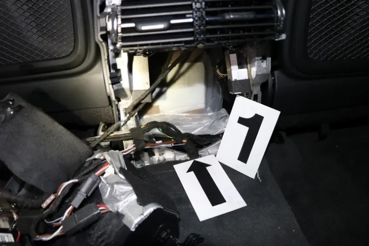 Pali krijumčari kokaina i amfetamina: Pogledajte kako su skrivali drogu u autu