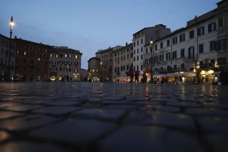 Gotovo 16 milijuna Talijana probudilo se u karanteni: Ulice poznatih gradova sablasno puste