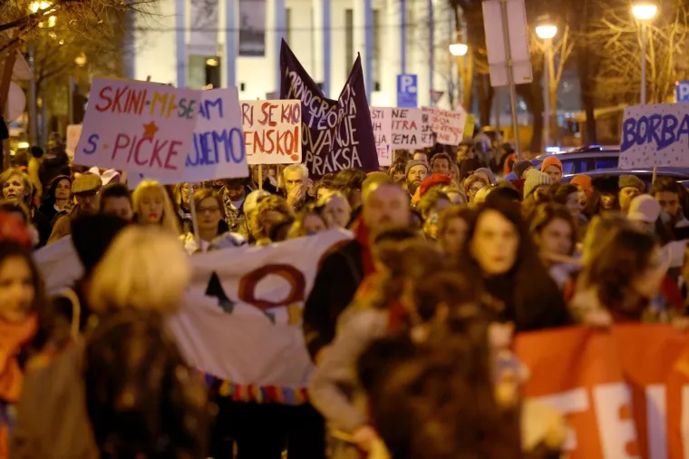 Tisuće ljudi na Noćnom mar&scaron;u za prava žena: 'Patrijarhat siluje'