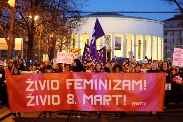 Tisuće ljudi na Noćnom mar&scaron;u za prava žena: 'Patrijarhat siluje'