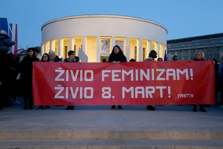 Tisuće ljudi na Noćnom mar&scaron;u za prava žena: 'Patrijarhat siluje'