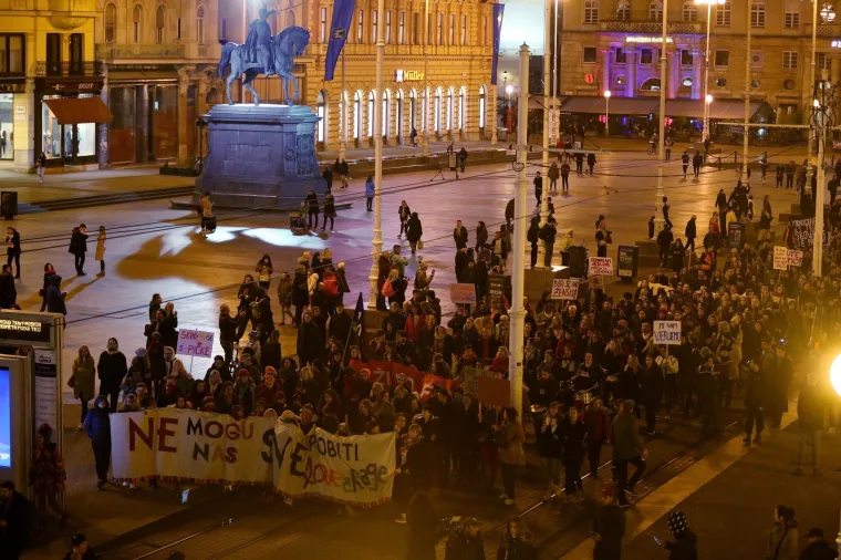 Tisuće ljudi na Noćnom mar&scaron;u za prava žena: 'Patrijarhat siluje'