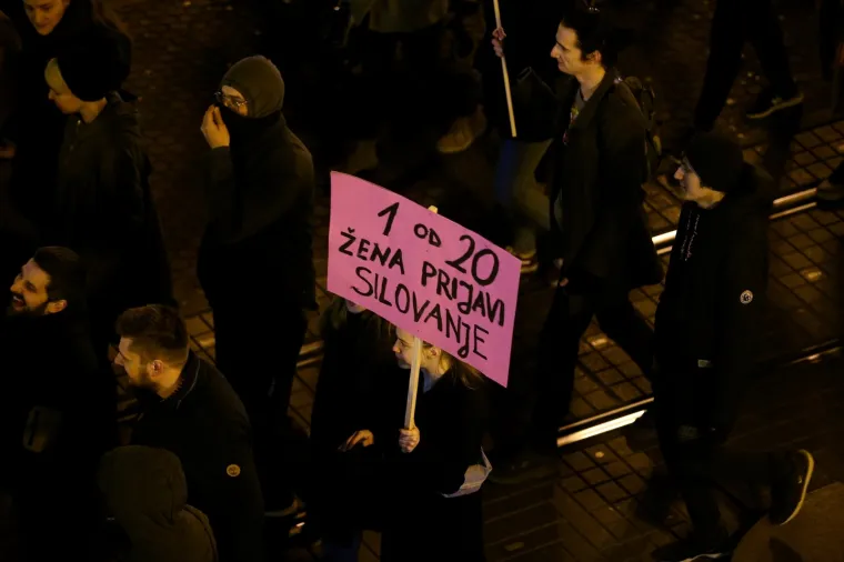 Tisuće ljudi na Noćnom mar&scaron;u za prava žena: 'Patrijarhat siluje'