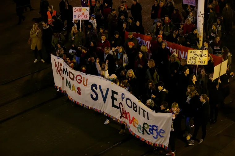 Tisuće ljudi na Noćnom mar&scaron;u za prava žena: 'Patrijarhat siluje'