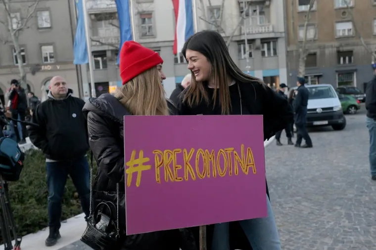 Tisuće ljudi na Noćnom mar&scaron;u za prava žena: 'Patrijarhat siluje'