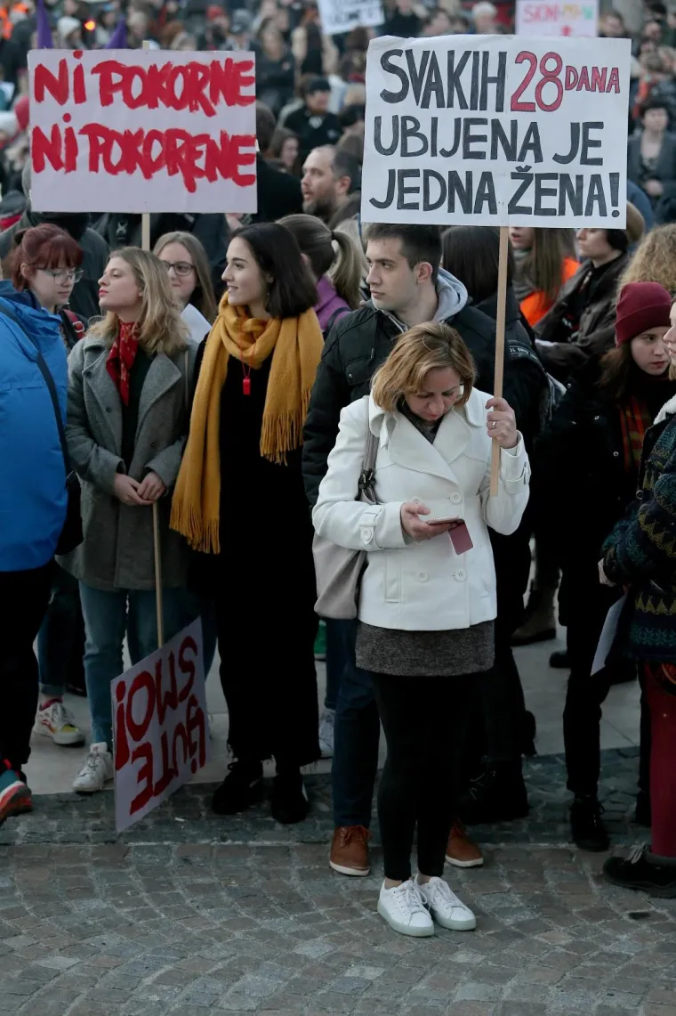Tisuće ljudi na Noćnom mar&scaron;u za prava žena: 'Patrijarhat siluje'