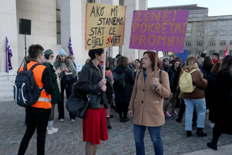 Tisuće ljudi na Noćnom mar&scaron;u za prava žena: 'Patrijarhat siluje'