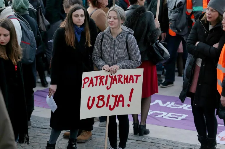 Tisuće ljudi na Noćnom mar&scaron;u za prava žena: 'Patrijarhat siluje'