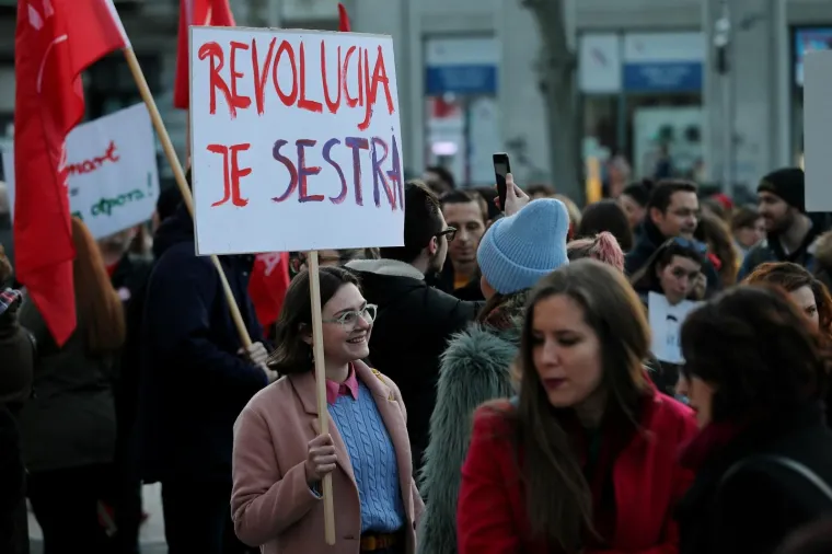 Tisuće ljudi na Noćnom mar&scaron;u za prava žena: 'Patrijarhat siluje'