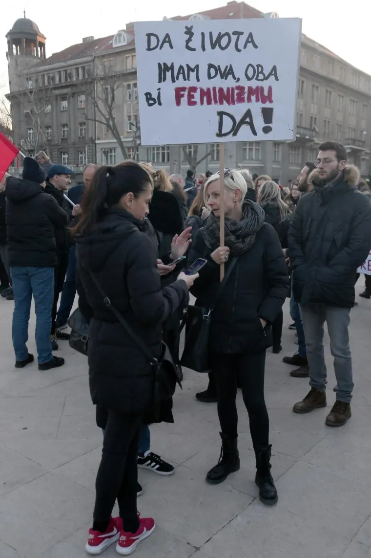 Tisuće ljudi na Noćnom mar&scaron;u za prava žena: 'Patrijarhat siluje'