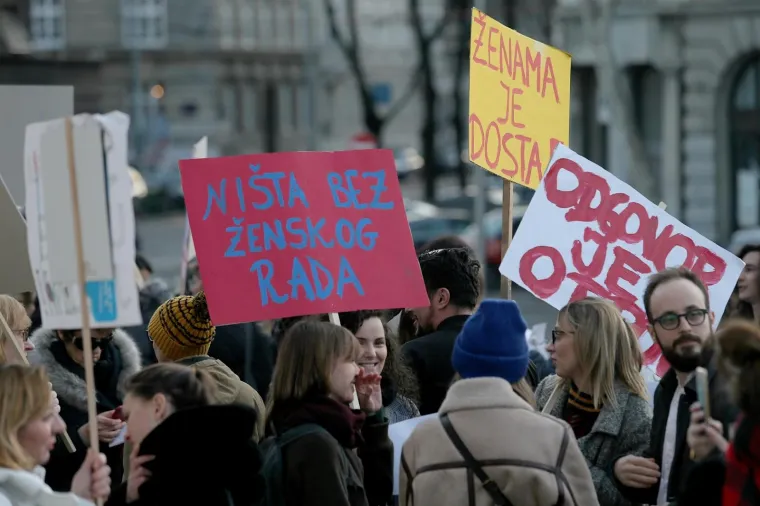 Tisuće ljudi na Noćnom mar&scaron;u za prava žena: 'Patrijarhat siluje'