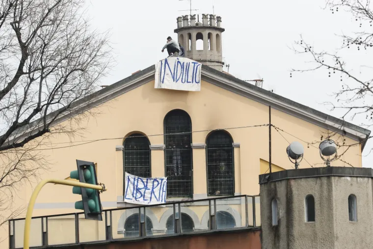 Kaos zbog koronavirusa: U Italiji zatvorenici prosvjeduju na krovovima, &scaron;estero mrtvih!