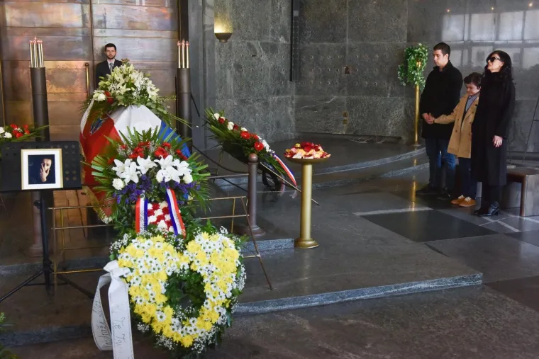 POSLJEDNJI ISPRAĆAJ BOŽIDARA ALIĆA NA MIROGOJU: Od glumca se pozdravili obitelj i prijatelji uz Sinatrinu pjesmu 'My way'