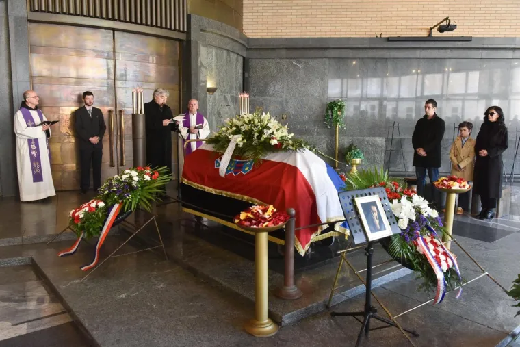 Supruga Sandra sa sinom i posinkom. Photo: Davorin Visnjic/PIXSELL