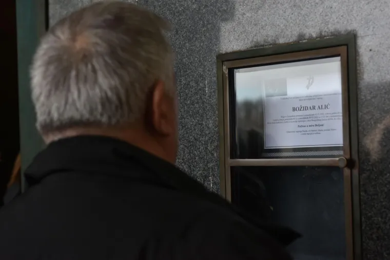 POSLJEDNJI ISPRAĆAJ BOŽIDARA ALIĆA NA MIROGOJU: Od glumca se pozdravili obitelj i prijatelji uz Sinatrinu pjesmu 'My way'