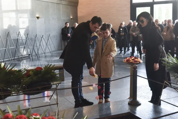 Supruga Sandra sa sinom i posinkom. Photo: Davorin Visnjic/PIXSELL