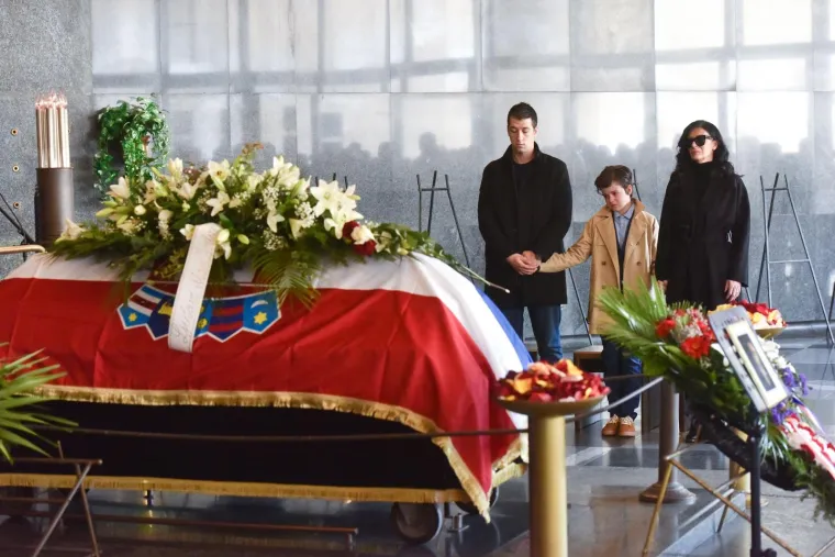 Supruga Sandra sa sinom i posinkom. Photo: Davorin Visnjic/PIXSELL