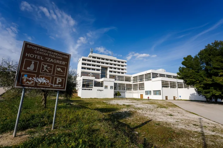 Dio splitskog hotela Zagreb postao je karantena za Splitsko-dalmatinsku županiju u kojoj će se smje&scaron;tati zaraženi koronavirusom.