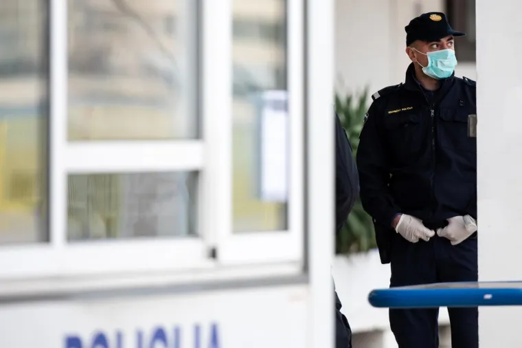 Trajekt iz Italije uplovio u Split: Dočekali ga policajci s maskama i rukavicama