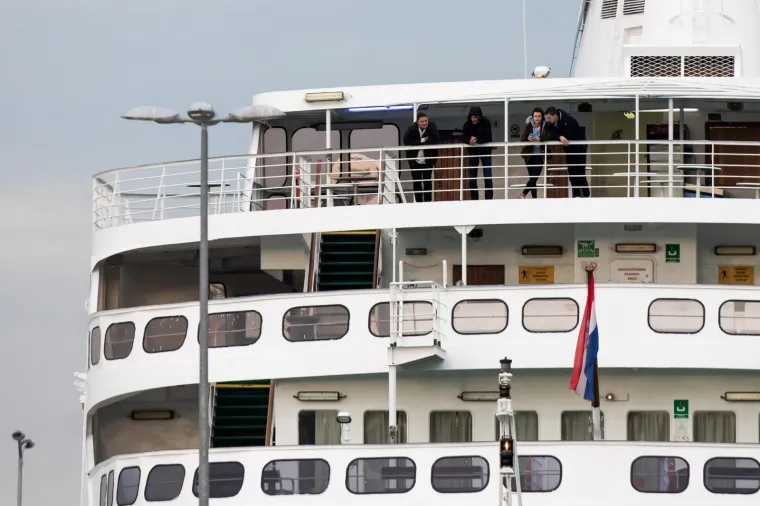 Trajekt iz Italije uplovio u Split: Dočekali ga policajci s maskama i rukavicama