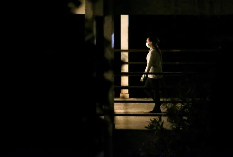 Sanitetska vozila dovode putnike s trajekta Marko Polo u splitsku karantenu