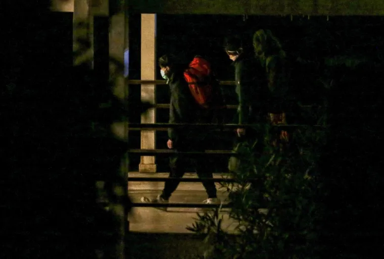 Sanitetska vozila dovode putnike s trajekta Marko Polo u splitsku karantenu