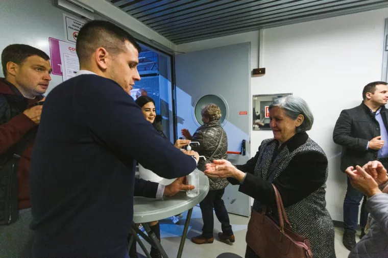 500 članova HDZ-a zauzelo jednu tribinu, a sjedili su na svakoj trećoj stolici