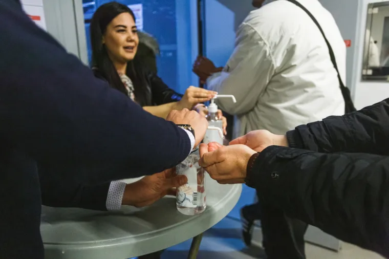 500 članova HDZ-a zauzelo jednu tribinu, a sjedili su na svakoj trećoj stolici