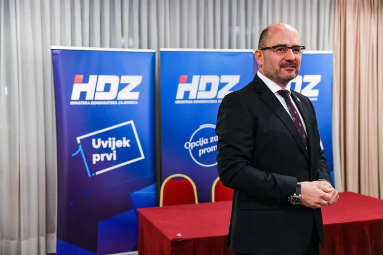 Pomeo ih Plenkovićev tim! Pogledajte kakva atmosfera je vladala u gubitničkom Stožeru Mire Kovača