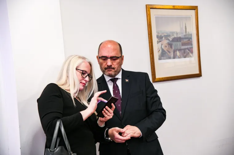 Pomeo ih Plenkovićev tim! Pogledajte kakva atmosfera je vladala u gubitničkom Stožeru Mire Kovača