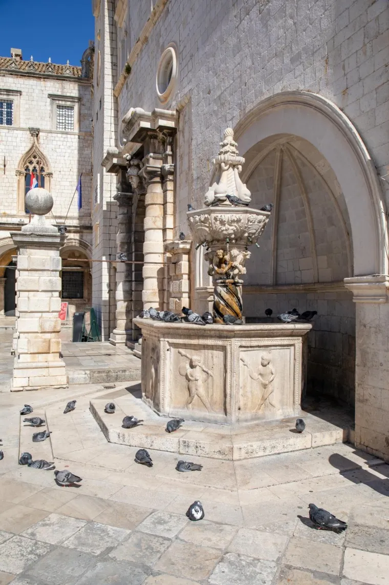 Dubrovnik kakvog smo viđali samo u najgorim danima: Stradun sablasno prazan čeka turiste