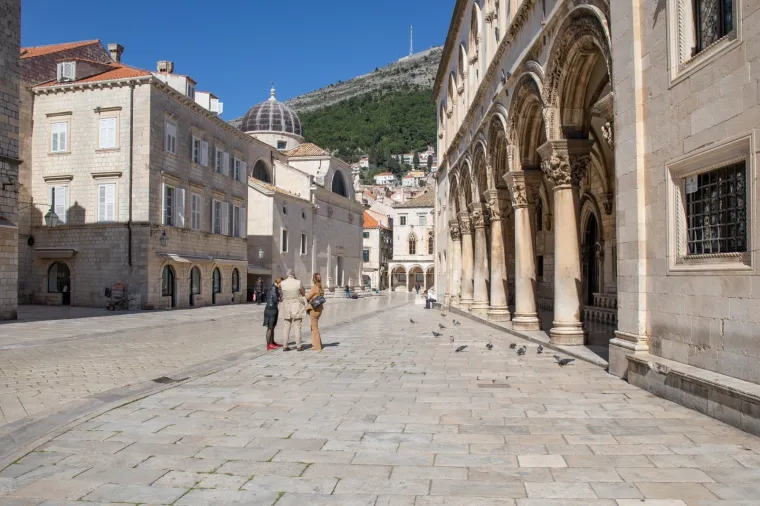 Dubrovnik kakvog smo viđali samo u najgorim danima: Stradun sablasno prazan čeka turiste