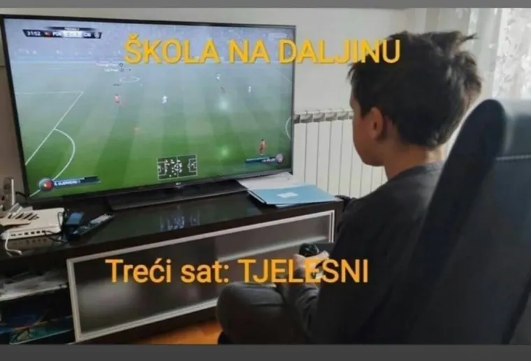 Predavanje na daljinu: Pogledajte kako se ekipa na Facebooku sprda s online nastavom