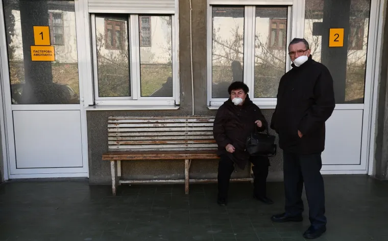 16.03.2020., Beograd, Srbija - Nakon uvodjenja izvanrednog stanja  zbog pandemije koronavirusa  jedinice vojne policije Vojske Srbije cuvaju Infektivnu kliniku &ldquo;Dr Kosta Todorovic&rdquo; u Beogradu. Photo: Srdjan Ilic/PIXSELL