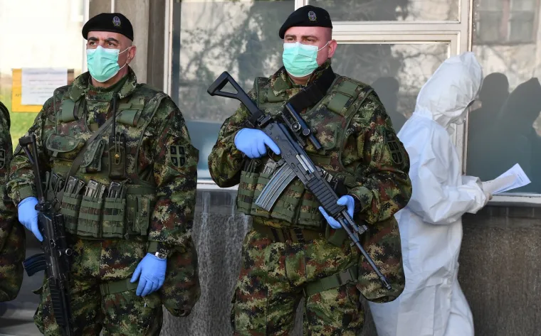 16.03.2020., Beograd, Srbija - Nakon uvodjenja izvanrednog stanja  zbog pandemije koronavirusa  jedinice vojne policije Vojske Srbije cuvaju Infektivnu kliniku &ldquo;Dr Kosta Todorovic&rdquo; u Beogradu. Photo: Srdjan Ilic/PIXSELL