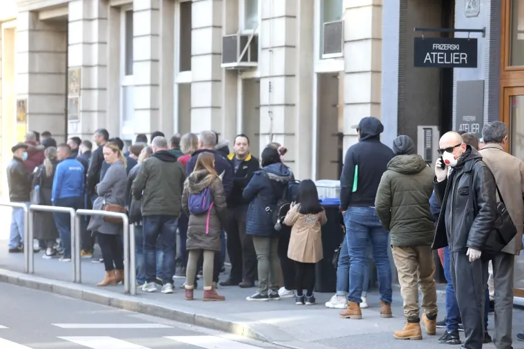 Ispred policije u Petrinjskoj stvaraju se gužve: Sve zbog ograničenog ulaska