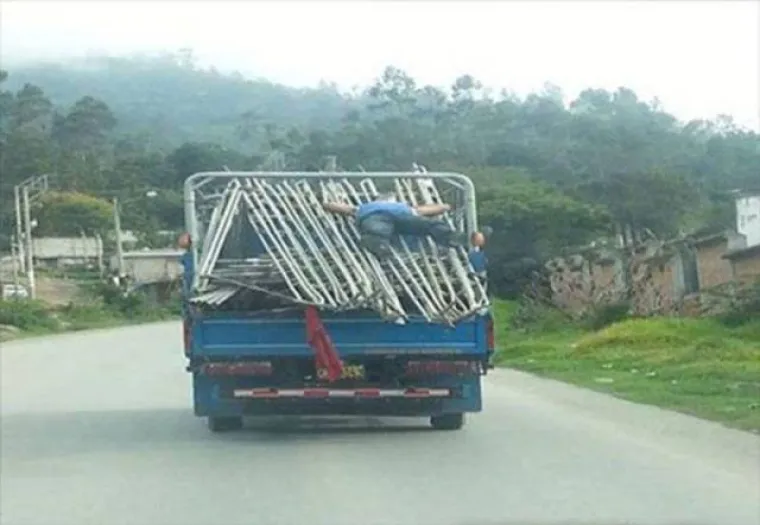 OVAKO BI IZGLEDALI 'GLUP I GLUPLJI' DA SU STVARNI: Ponekad je stvarni svijet puno bizarniji od onog s filmskog platna