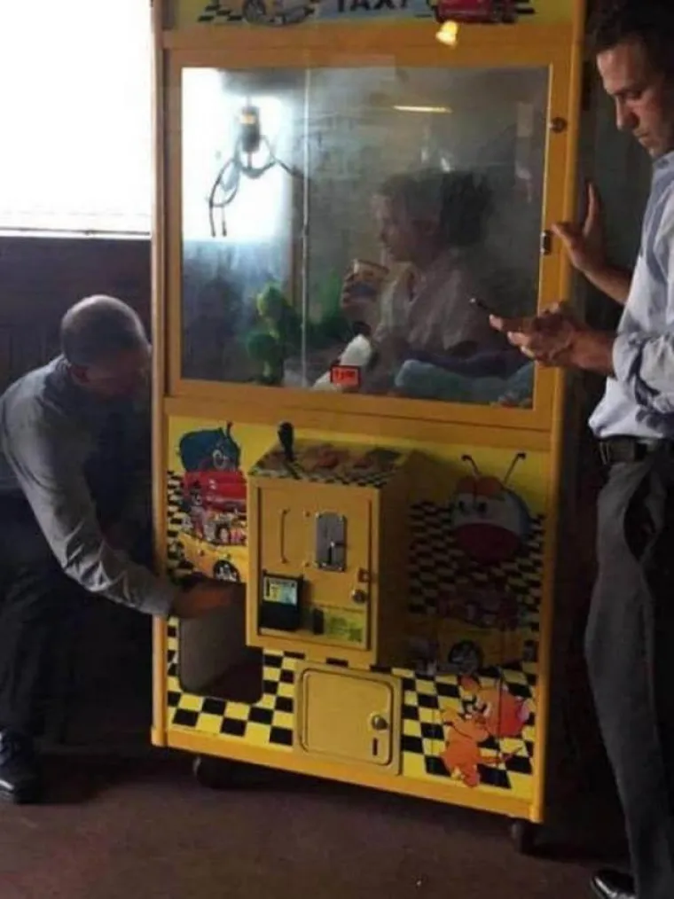 OVAKO BI IZGLEDALI 'GLUP I GLUPLJI' DA SU STVARNI: Ponekad je stvarni svijet puno bizarniji od onog s filmskog platna