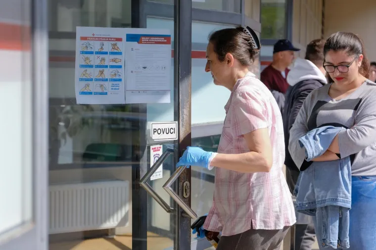 Pred HZZ-om gužva kakva se ne pamti: Otpu&scaron;teni masovno dolaze po naknade za nezaposlene