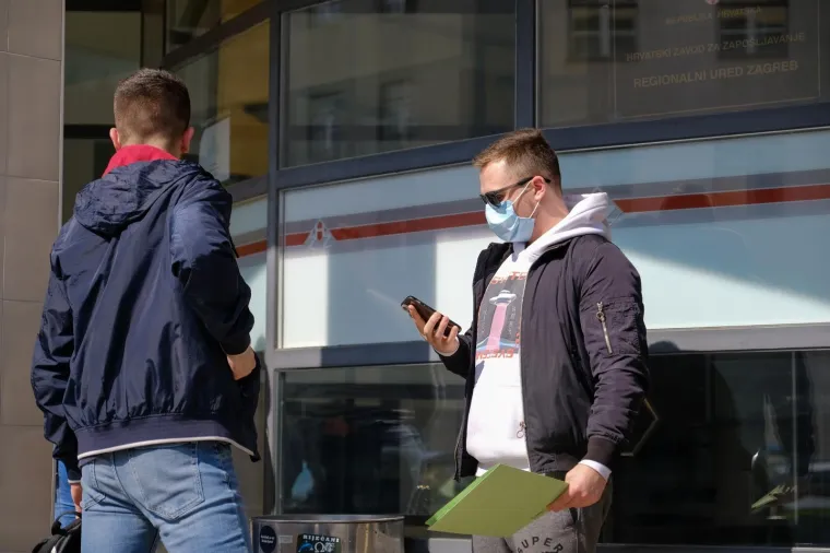 Pred HZZ-om gužva kakva se ne pamti: Otpu&scaron;teni masovno dolaze po naknade za nezaposlene