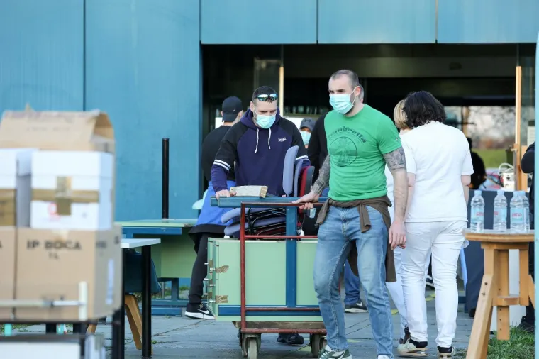 [FOTO] OVO SU ISTINSKI JUNACI: Sva&scaron;ta govore o njima, a oni su ponovno pokazali o kakvim se ljudima radi; Kad zatreba, prvi su tu