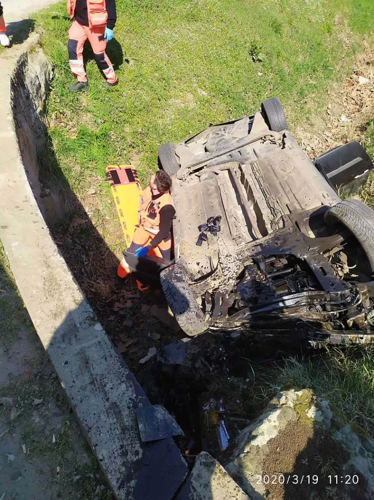 Tragedija u Osijeku: Automobil zavr&scaron;io u kanalu na krovu, jedna je osoba poginula