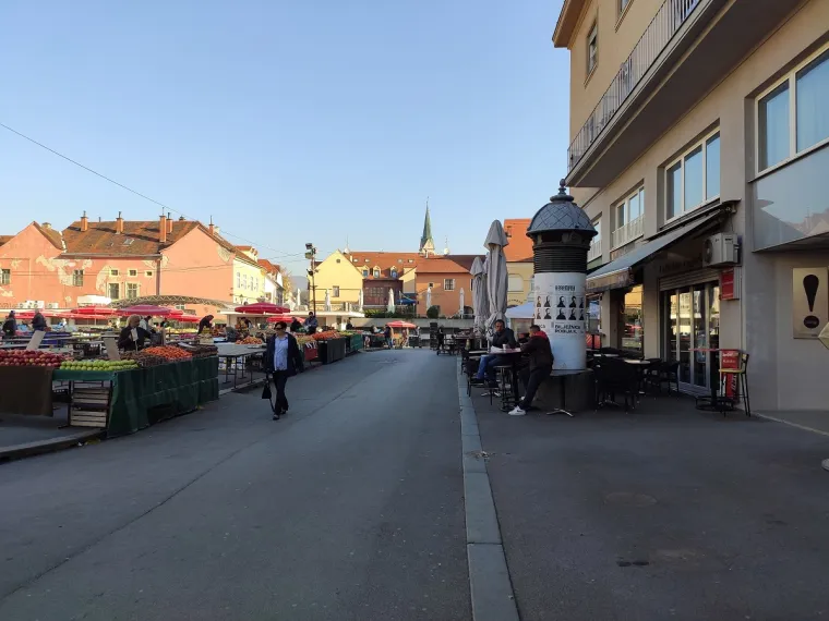 Nakon &scaron;to je donesena odluka o zatvaranju svih trgovina, kafića, restorana i sličnih objekata osim onih koja služe opskrbljivanju stanovni&scaron;tva, Zagreb je poprilično pust