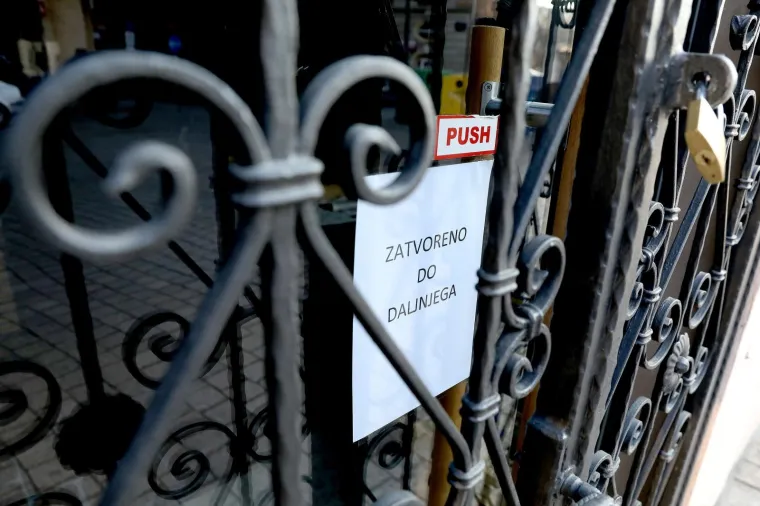 19.03.2020., Zagreb - Nakon stupanja na snagu novih odluka Kriznog stozera Zagreb se probudio uz niz ogranicenja i zabrana. Ne rade kafici, restorani, ducani koji nisu nuzni za ospkrbu gradjana i brojna druga mjesta na kojima moza doci do sirenja zaraze koronavirusom. 
Photo: Patrik Macek/PIXSELL