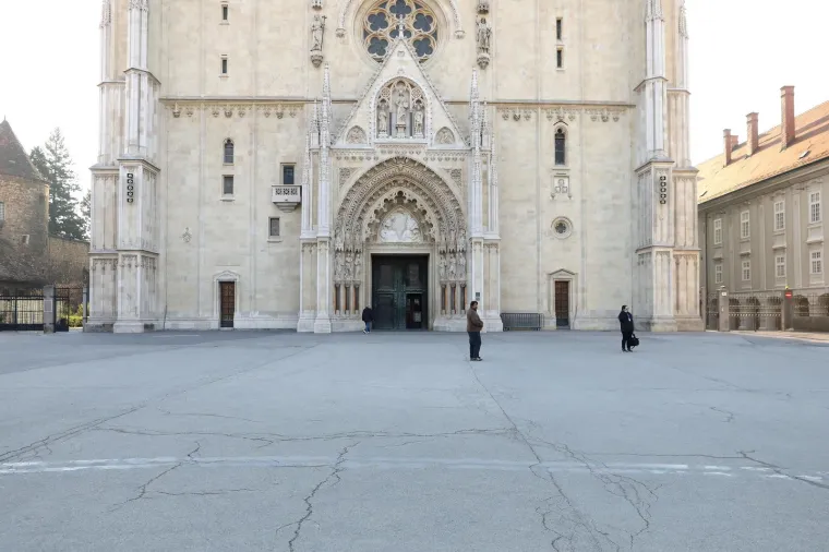 19.03.2020., Zagreb - Nakon stupanja na snagu novih odluka Kriznog stozera Zagreb se probudio uz niz ogranicenja i zabrana. Ne rade kafici, restorani, ducani koji nisu nuzni za ospkrbu gradjana i brojna druga mjesta na kojima moza doci do sirenja zaraze koronavirusom. 
Photo: Patrik Macek/PIXSELL