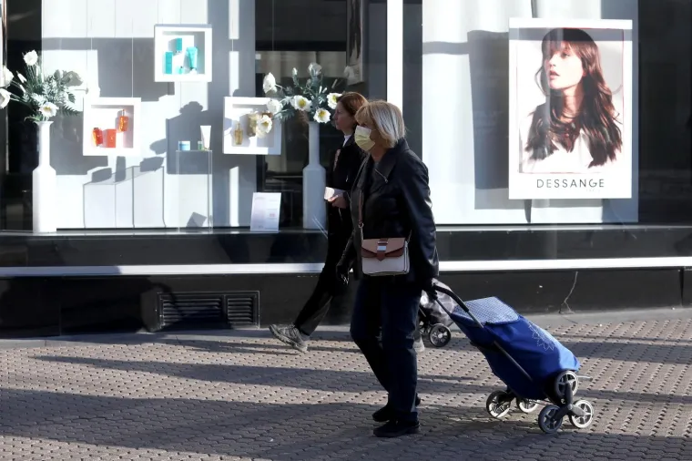 19.03.2020., Zagreb - Nakon stupanja na snagu novih odluka Kriznog stozera Zagreb se probudio uz niz ogranicenja i zabrana. Ne rade kafici, restorani, ducani koji nisu nuzni za ospkrbu gradjana i brojna druga mjesta na kojima moza doci do sirenja zaraze koronavirusom. 
Photo: Patrik Macek/PIXSELL