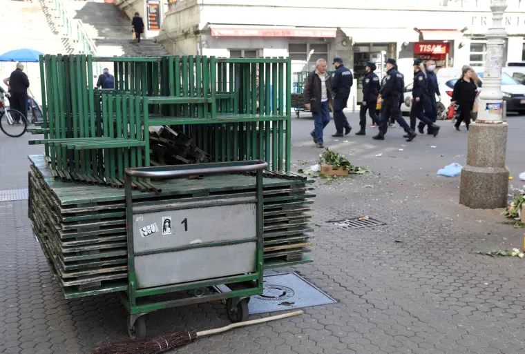19.03.2020., Zagreb - Uklonjeni su standovi prodavaca cvijeca na Splavnici podno Dolca. Photo: Patrik Macek/PIXSELL