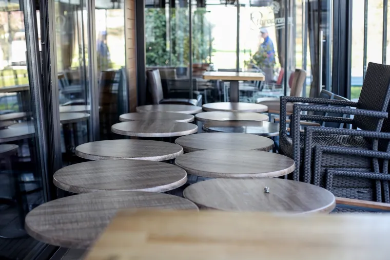 19.03.2020., Zagreb -  Od ponoci Stozer civilne zastite u svrhu sprijecavanja sirenja zaraze koronavirusom zabranio je rad svim ugostiteljskim objektima i usluznim djelatnostima. 
Photo: Igor Kralj/PIXSELL