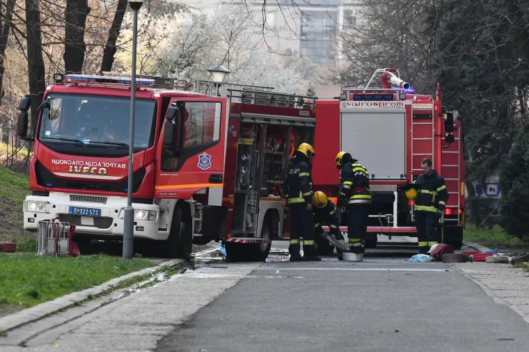 &Scaron;estero mrtvih u požaru koji je zahvatio nekoliko katova nebodera